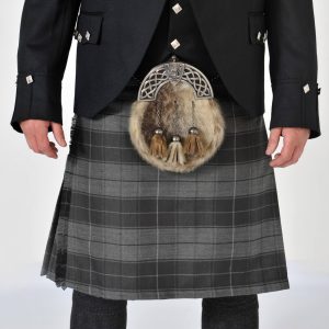 Chieftain Kilt Set includes Kilt, Sporran & Chains, Belt & Buckle, Ghillie Shirt